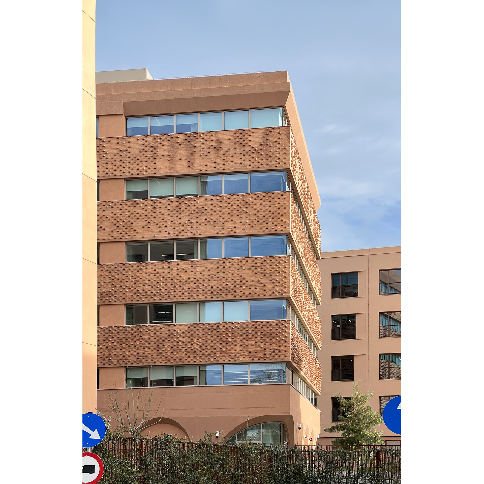 HUB 26 - Building B image 4